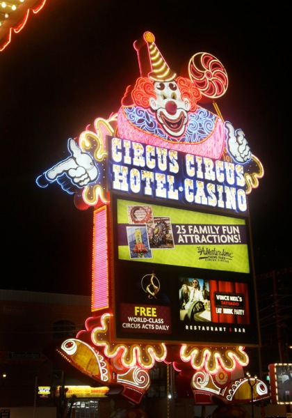 01 circus circus Las Vegas sign
